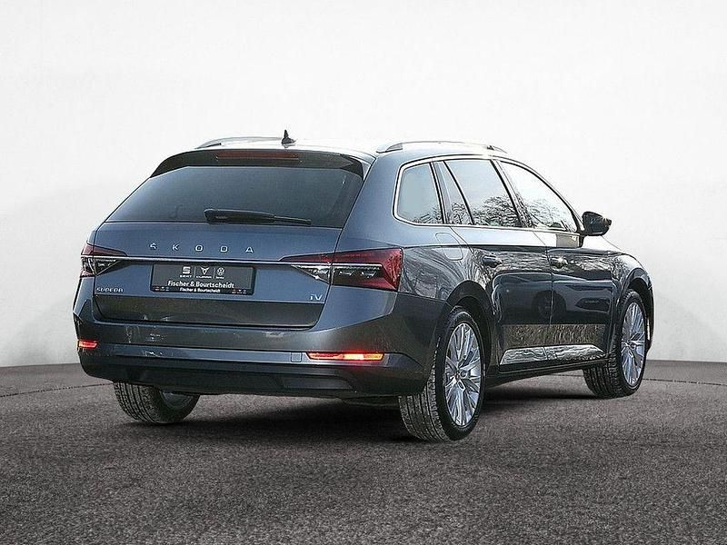 Gebraucht Skoda Superb Style 218 PS (160 kW) 2022 Grau Kombi