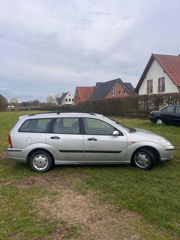Gebraucht Ford Focus Futura 101 PS (74 kW) 2002 Grau Kombi
