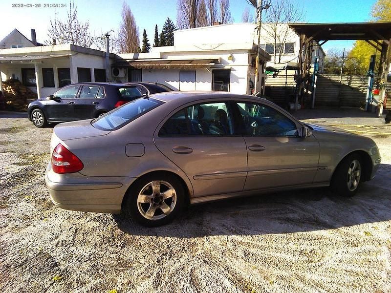 Gebraucht Mercedes E270 Avantgarde 177 PS (130 kW) 2003 Grau Limousine