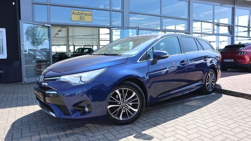 Blau Gebraucht 2017 Toyota Avensis Edition-S Kombi | 17.971 € (Fairer Preis) - Bild 1/4