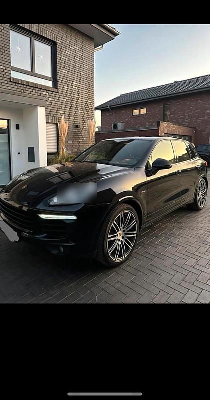 Second-hand Porsche Cayenne Platinum Edition 262 CP (192 kW) 2017 Negru SUV