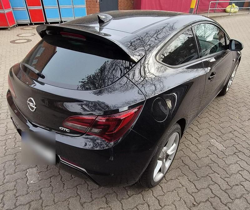Gebraucht Opel Astra GTC Active 140 PS (102 kW) 2017 Schwarz Limousine