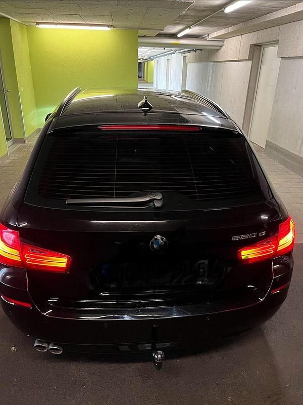 Gebraucht BMW 520 190 PS (139 kW) 2015 Schwarz Kombi