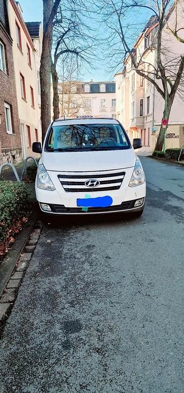 Gebraucht Hyundai H-1 163 PS (119 kW) 2015 Weiß Van / Kleinbus