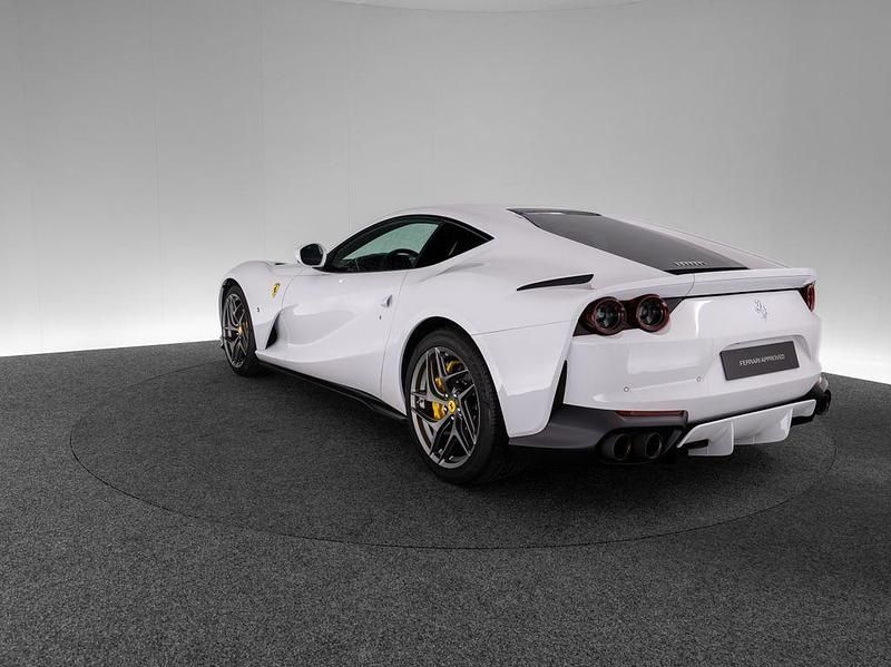 Gebraucht Ferrari 812 795 PS (584 kW) 2020 Bianco cervino Coupé