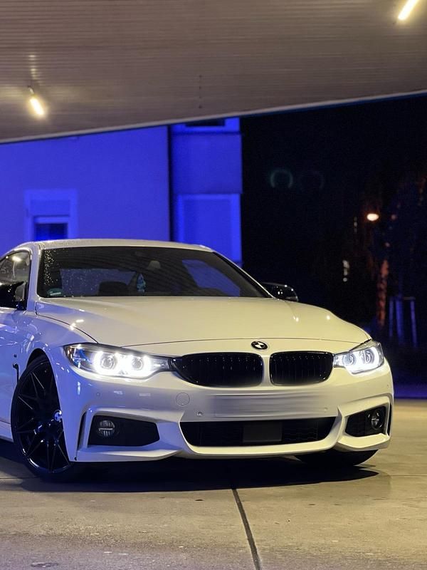 Weiß Gebraucht 2017 BMW 430 M Sport Coupé | 32.750 € - Bild 1/4