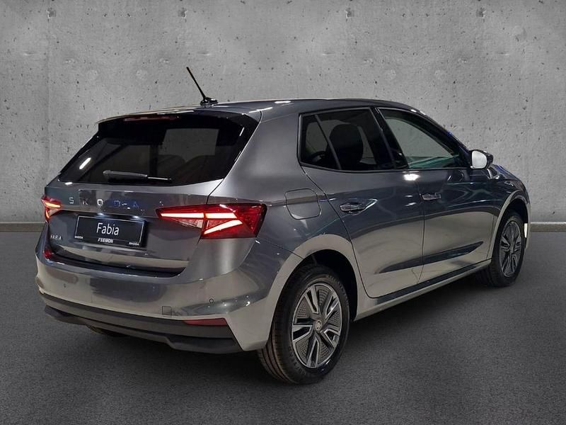 Neu Skoda Fabia 116 PS (85 kW) 2025 Grau Limousine