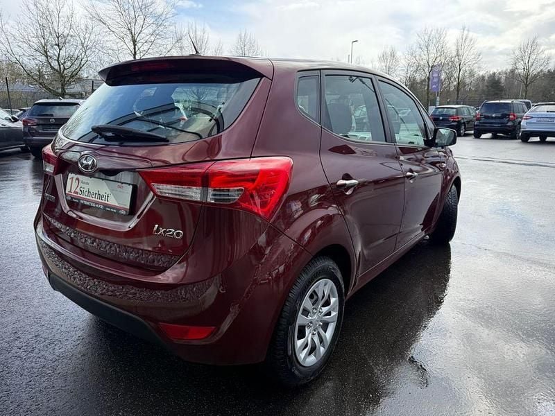 Gebraucht Hyundai ix20 Edition 90 PS (66 kW) 2016 Violet Kleinwagen