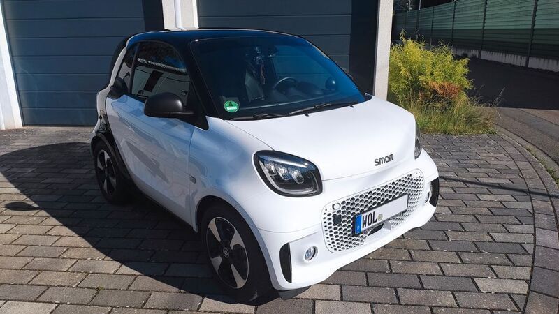 Schwarz Gebraucht 2020 Smart ForTwo Electric Drive Exclusive Coupé | 9.900 € (Guter Preis) - Bild 1/2