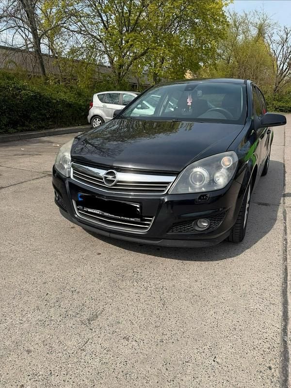 Second-hand Opel Astra 90 CP (66 kW) 2008 Negru Berlinǎ