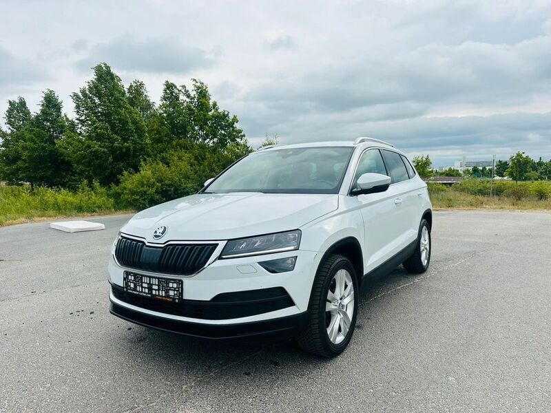 Weiß Gebraucht 2022 Skoda Karoq SUV | 19.000 € - Bild 1/4