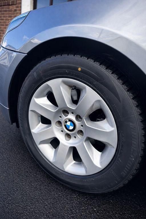 Gebraucht BMW 523 177 PS (130 kW) 2005 Silber Limousine