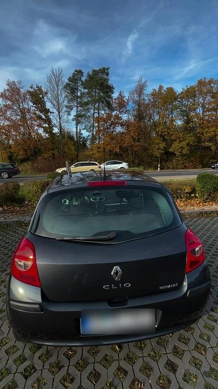 Gebraucht Renault Clio II 105 PS (77 kW) 2006 Grau Kleinwagen
