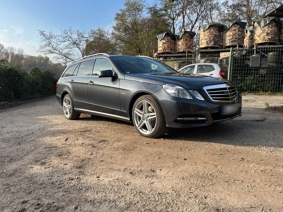 Gebraucht Mercedes E300 231 PS (169 kW) 2011 Grau Kombi