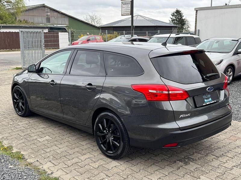 Gebraucht Ford Focus Trend 101 PS (74 kW) 2015 Grau Kombi