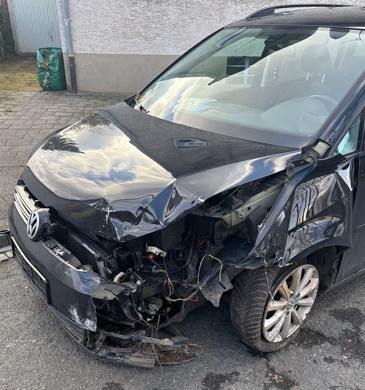 Gebraucht VW Touran Comfortline 105 PS (77 kW) 2012 Schwarz Van / Kleinbus