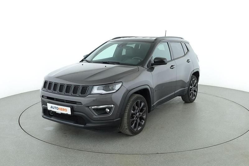 Grau Gebraucht 2020 Jeep Compass SUV | 21.180 € (Fairer Preis) - Bild 1/3
