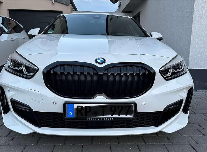 Weiß Gebraucht 2024 BMW 120 M Sport Kleinwagen | 31.800 € (Fairer Preis) - Bild 1/4