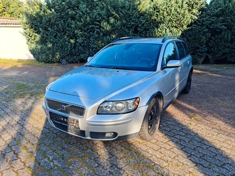 Silber Gebraucht 2005 Volvo V50 Momentum Kombi | 2.750 € (Fairer Preis) - Bild 1/4