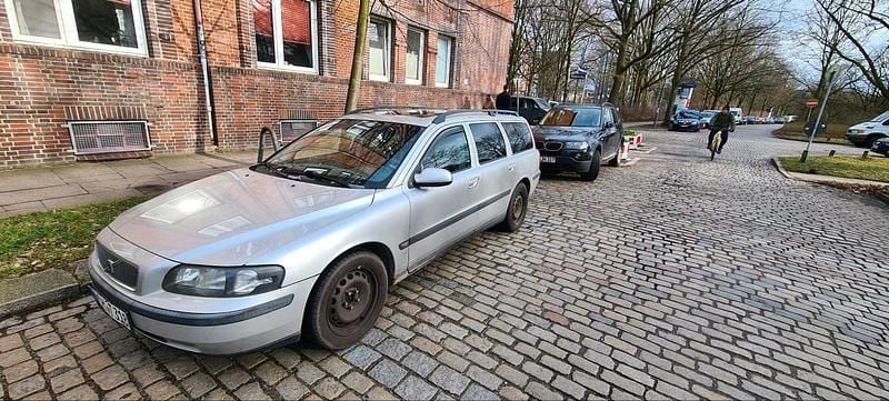 Silber Gebraucht 2001 Volvo V70 Kombi | 2.800 € (Fairer Preis) - Bild 1/4