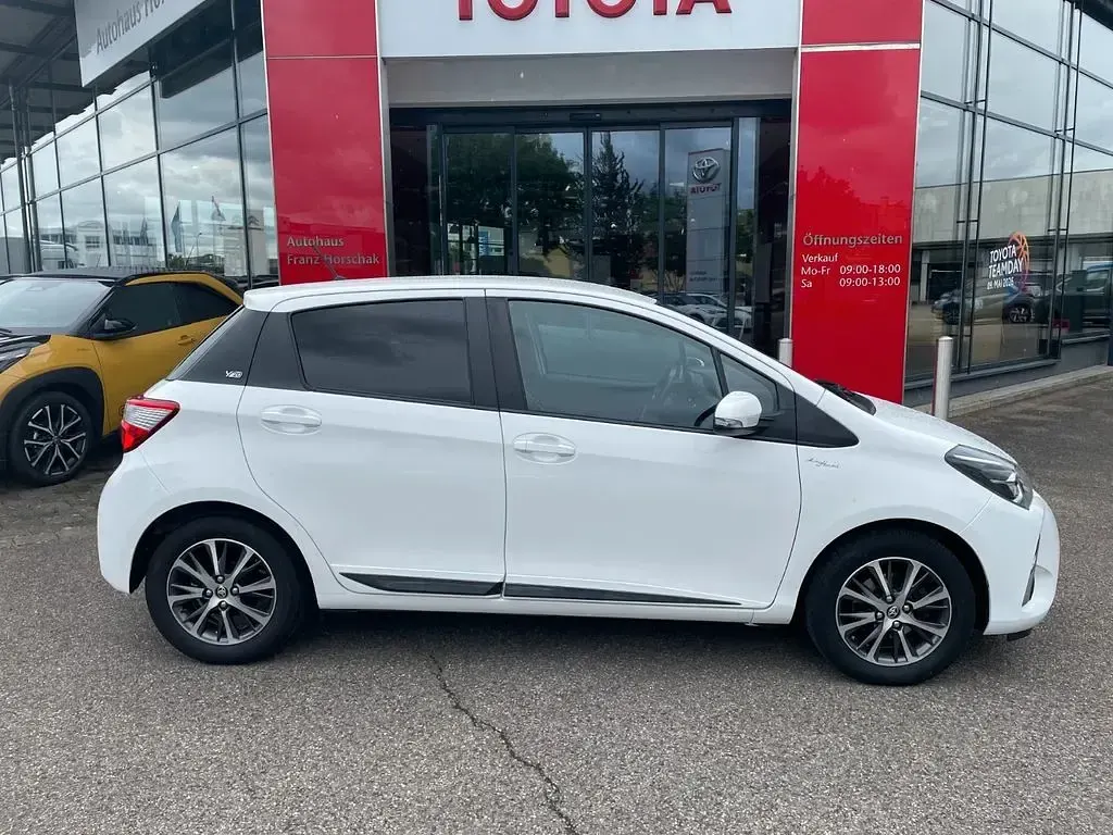 Gebraucht Toyota Yaris Club 72 PS (52 kW) 2019 Schneeweiß Limousine