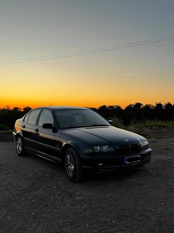 Blau Gebraucht 1999 BMW 316 Basis Limousine | 1.500 € - Bild 1/4