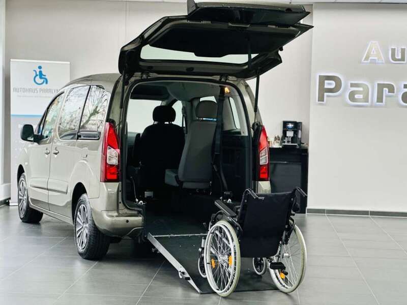 Lack nocciola/metalliclackier Gebraucht 2012 Peugeot Partner Tepee Active Van / Kleinbus | 19.950 € - Bild 1/4
