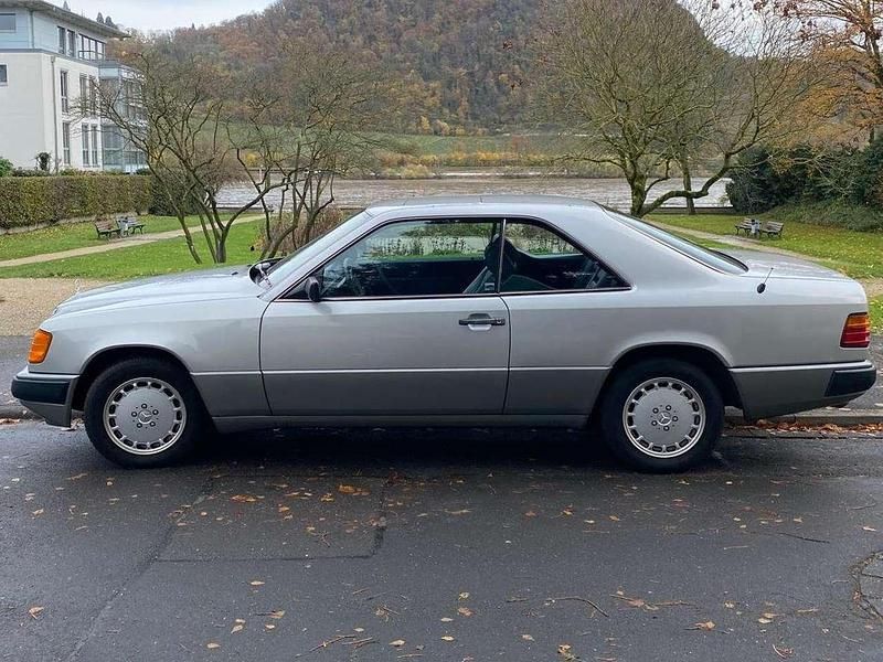 Grau Gebraucht 1989 Mercedes 230 Coupé | 8.000 € - Bild 1/4