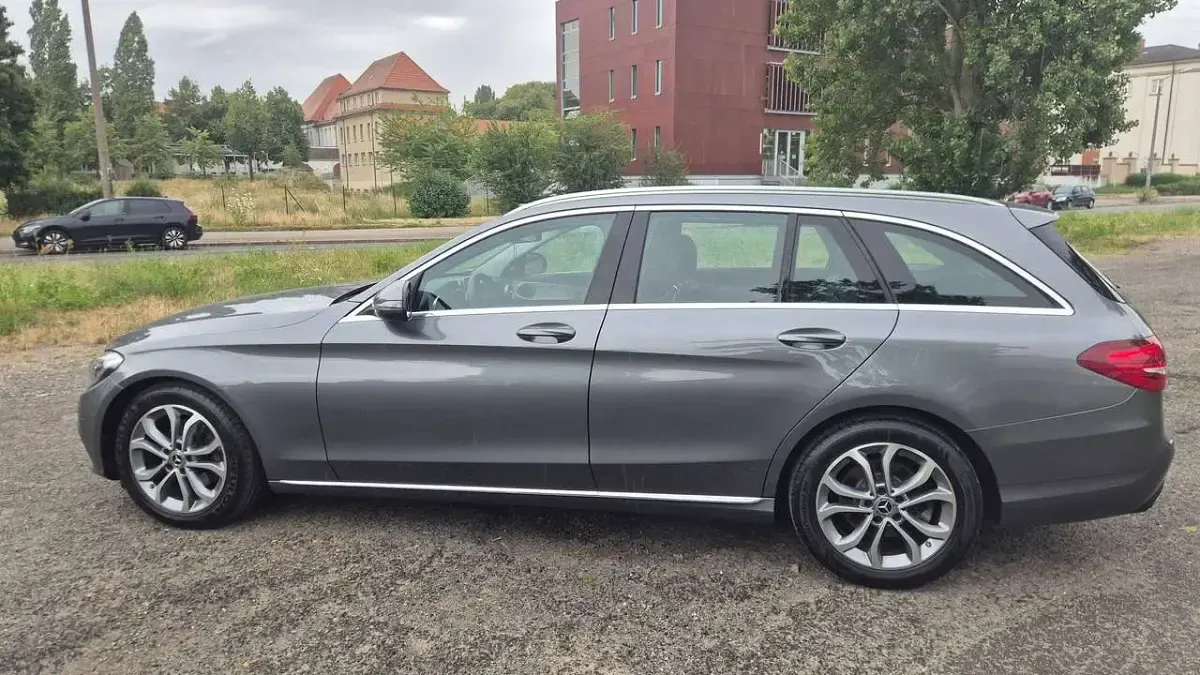 Gebraucht Mercedes C220 Avantgarde 170 PS (125 kW) 2017 Grau Kombi