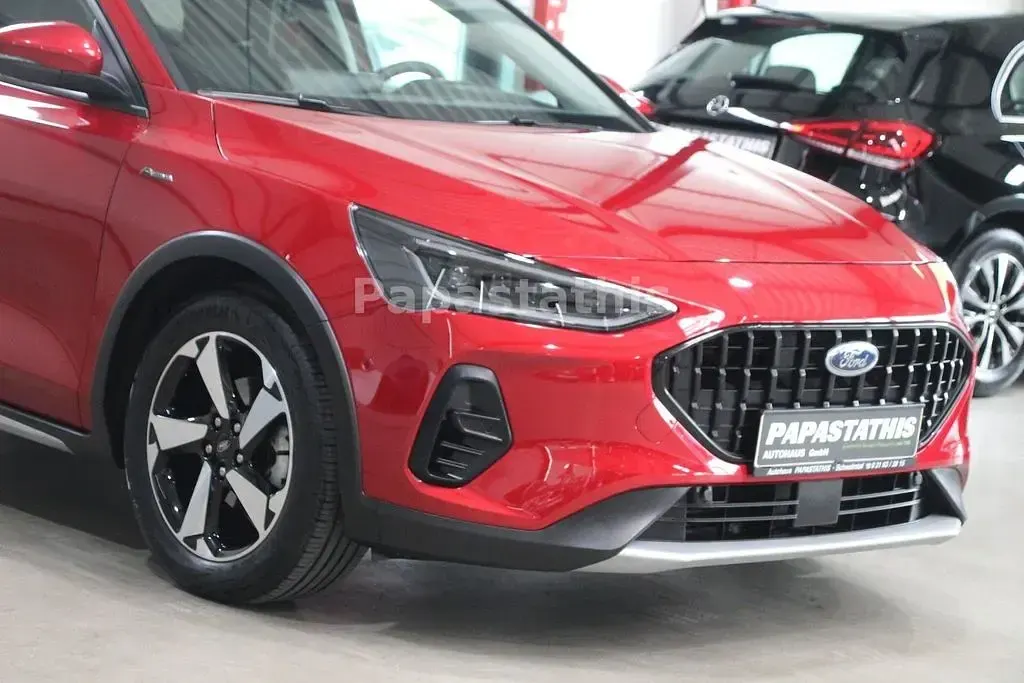 Gebraucht Ford Focus Active X 125 PS (91 kW) 2023 Rot Limousine