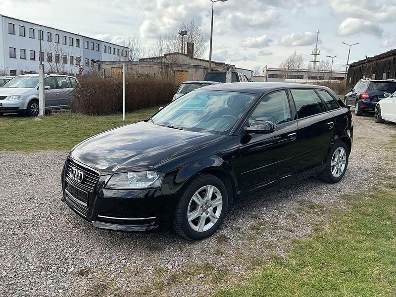 Gebraucht Audi A3 Attraction 102 PS (75 kW) 2011 Schwarz Kleinwagen