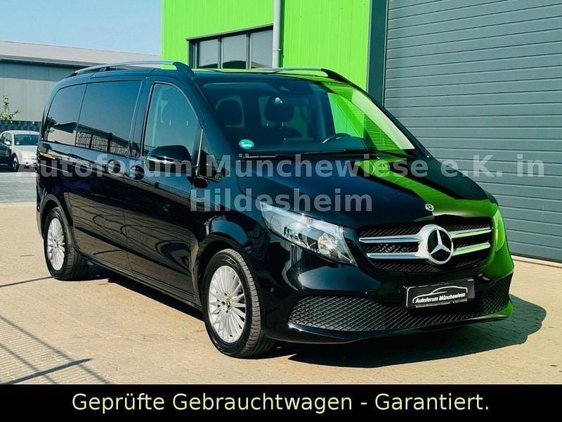 Schwarz Gebraucht 2020 Mercedes V220 Edition Van / Kleinbus | 42.800 € (Fairer Preis) - Bild 1/4