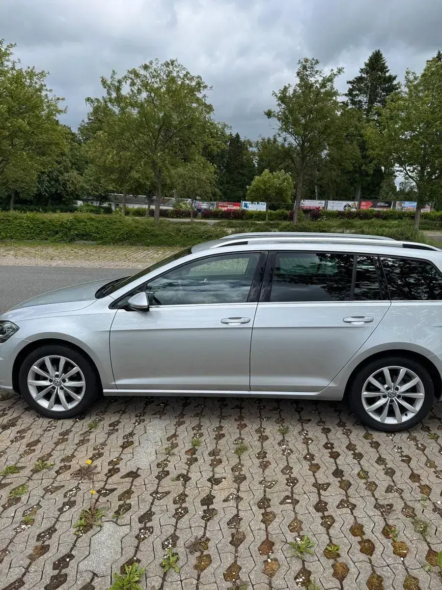 Gebraucht VW Golf VII Highline 150 PS (110 kW) 2020 Silber Kombi
