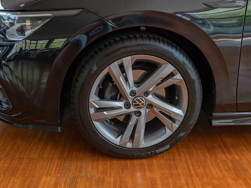Gebraucht VW Golf VIII R-line 150 PS (110 kW) 2022 Deep black Limousine