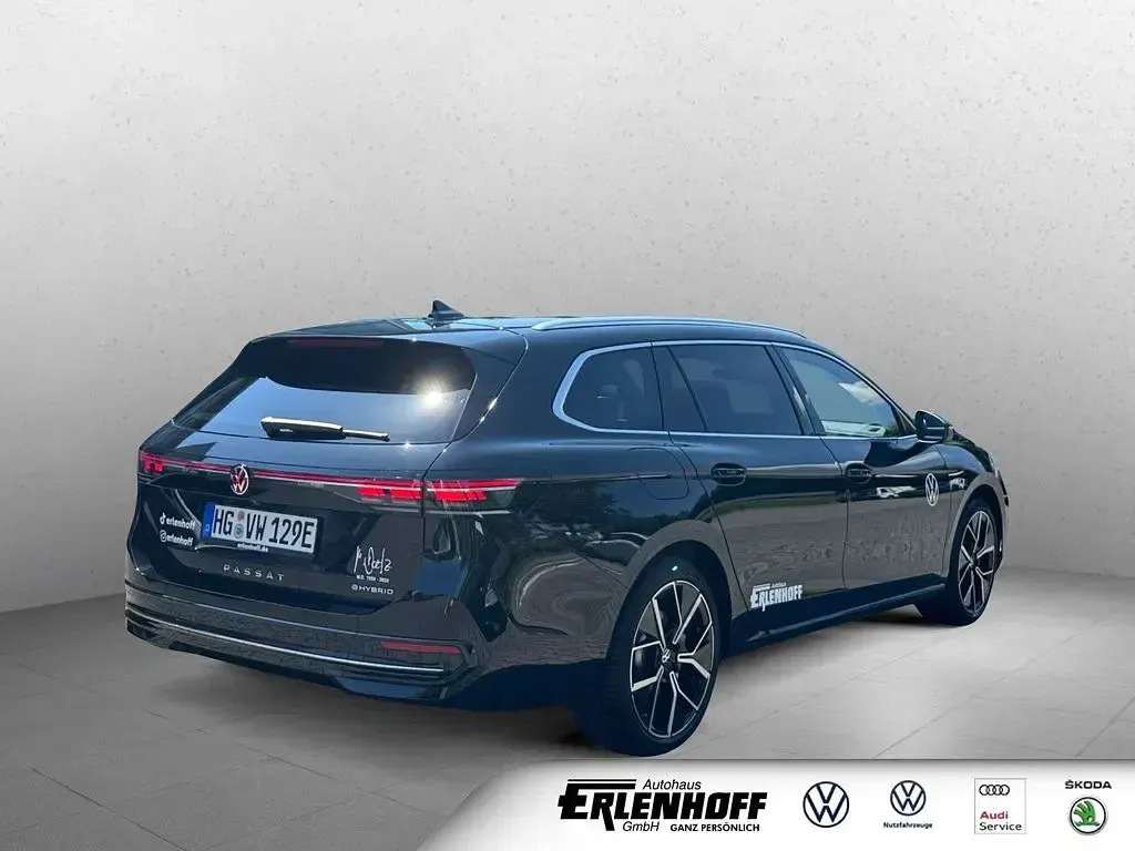 Gebraucht VW Passat Elegance 177 PS (130 kW) 2026 Schwarz Kombi