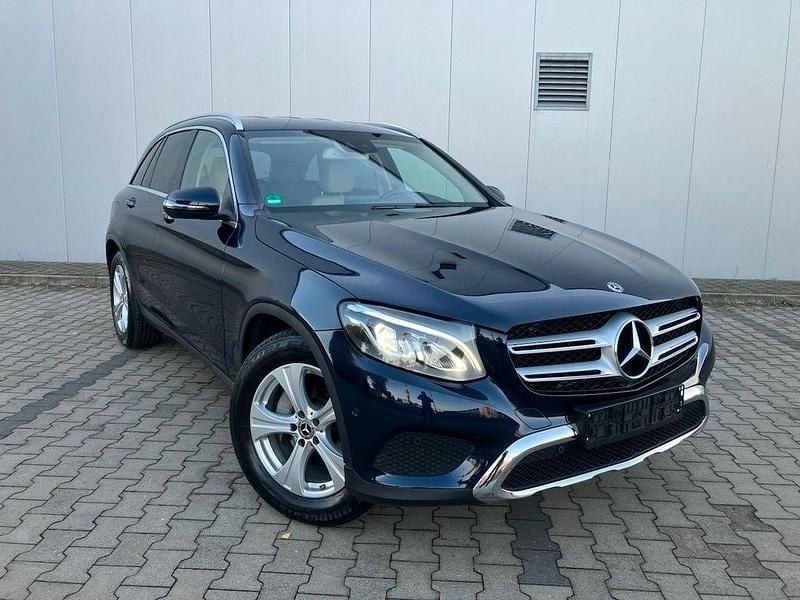Blau Gebraucht 2018 Mercedes GLC220 SUV | 28.900 € (Guter Preis) - Bild 1/4