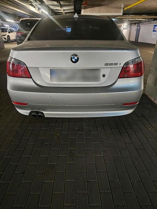 Gebraucht BMW 525 194 PS (142 kW) 2004 Silber Limousine