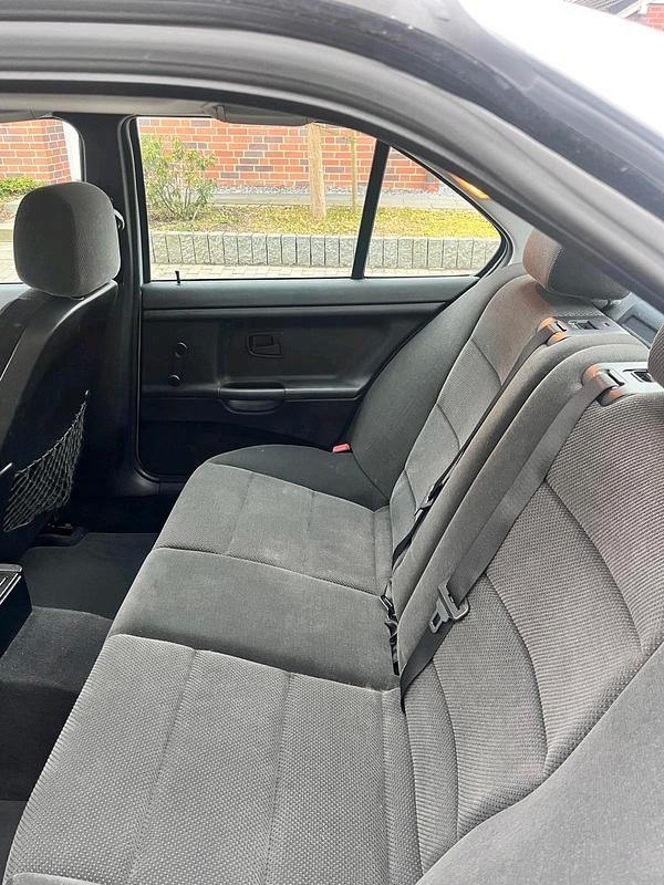 Gebraucht BMW 318 116 PS (85 kW) 1998 Silber Limousine