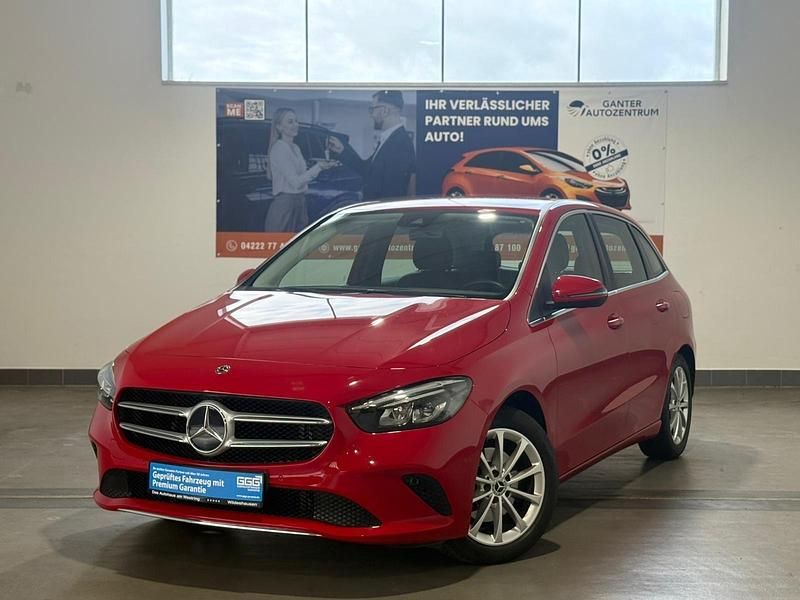 Rot Gebraucht 2019 Mercedes B200 Van / Kleinbus | 21.790 € (Guter Preis) - Bild 1/3
