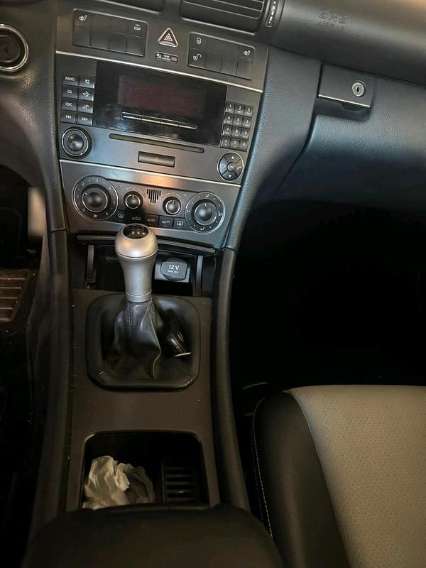 Gebraucht Mercedes C180 143 PS (105 kW) 2003 Schwarz Kleinwagen