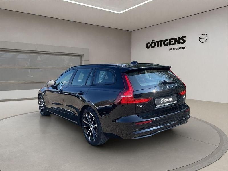 Gebraucht Volvo V60 Plus 351 PS (258 kW) 2023 Schwarz Kombi