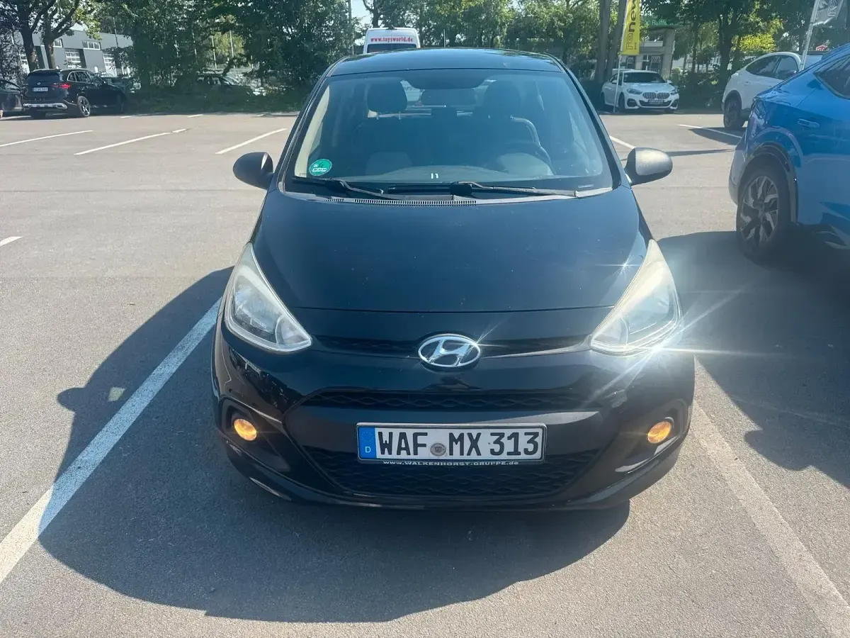 Gebraucht Hyundai i10 67 PS (49 kW) 2014 Schwarz Kleinwagen