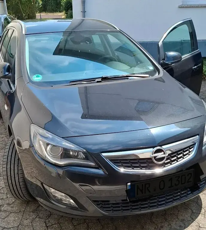 Gebraucht Opel Astra Sport 140 PS (102 kW) 2011 Schwarz Kombi