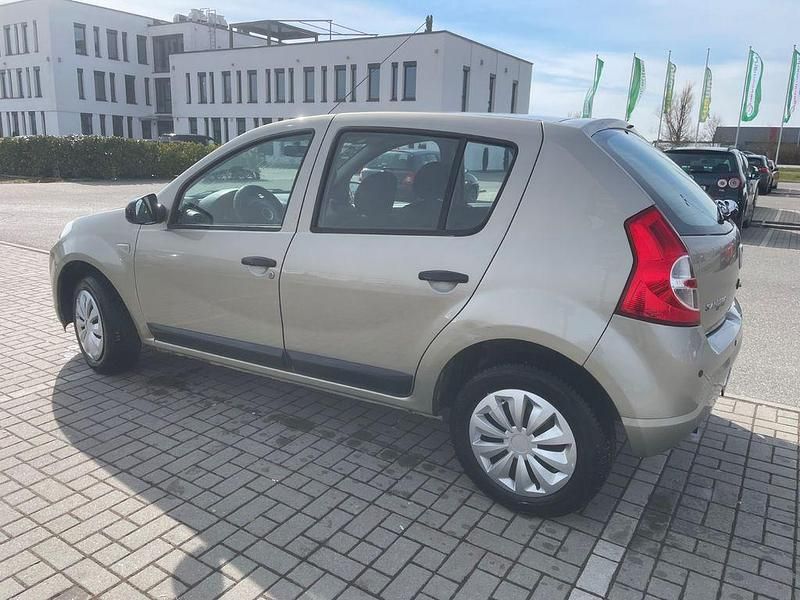 Gebraucht Dacia Sandero 75 PS (55 kW) 2010 Grau Limousine
