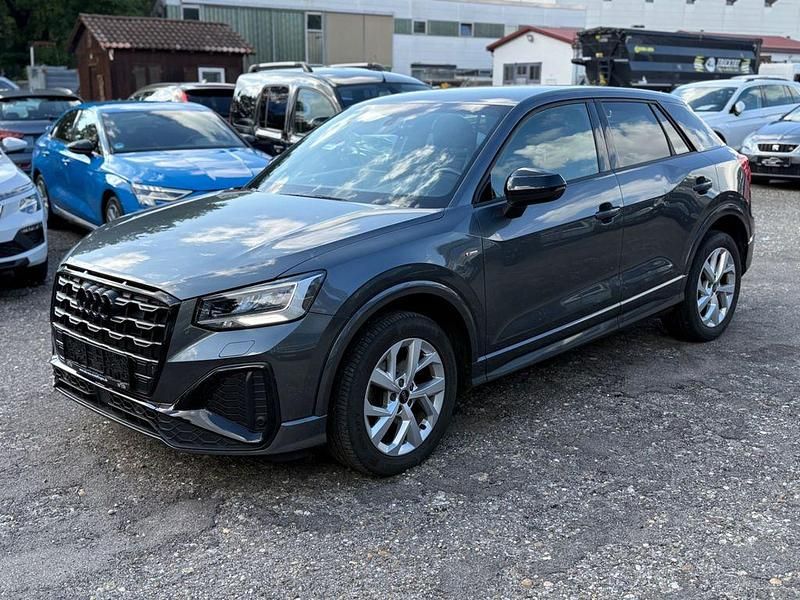 Grau Gebraucht 2023 Audi Q2 S-Line SUV | 23.990 € (Fairer Preis) - Bild 1/4