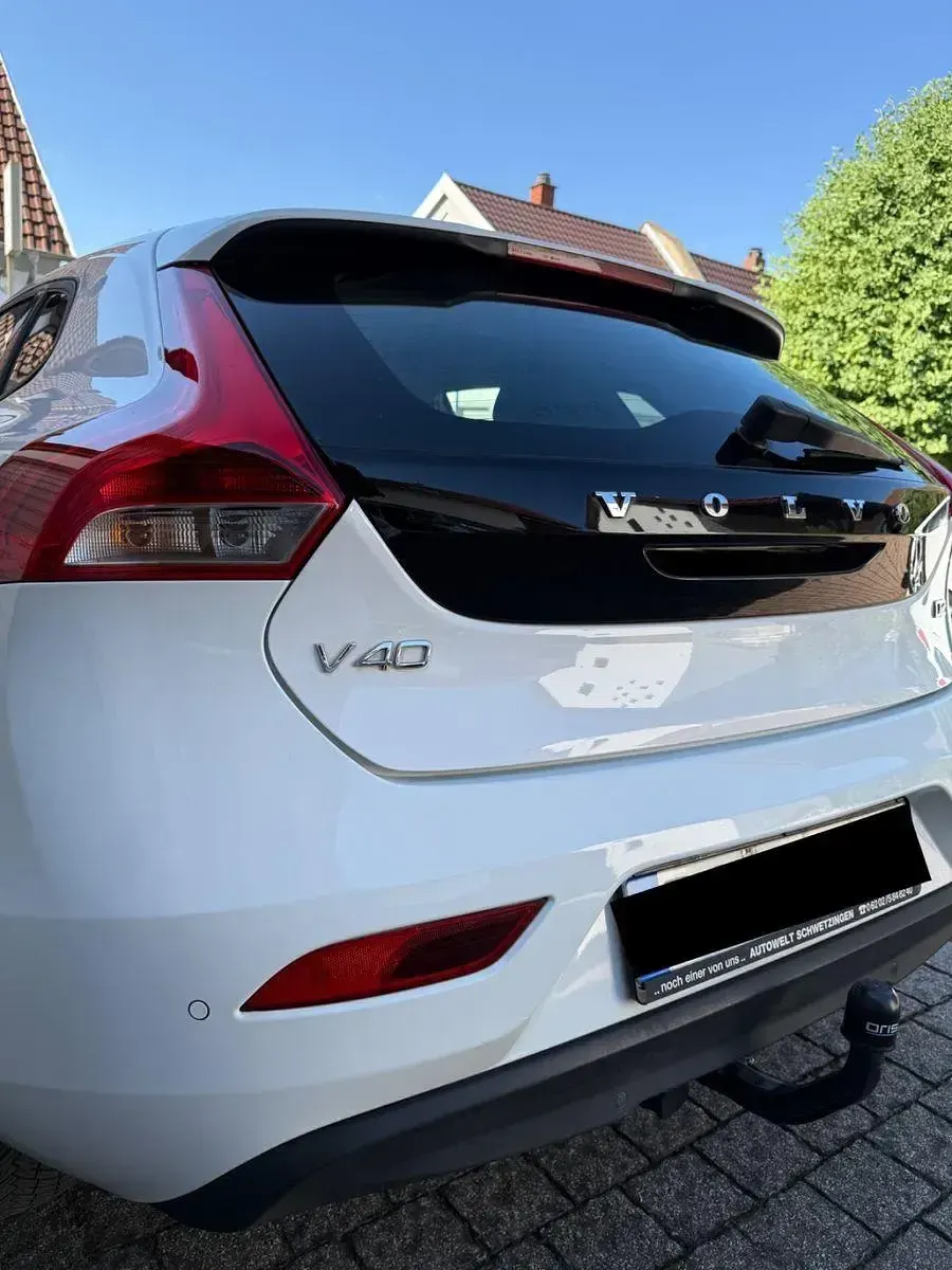 Gebraucht Volvo V40 114 PS (83 kW) 2015 Weiß Limousine