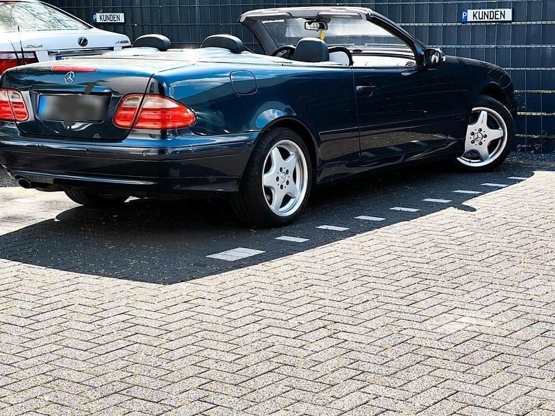 Blau Gebraucht 2001 Mercedes CLK230 Cabrio | 3.999 € (Guter Preis) - Bild 1/4