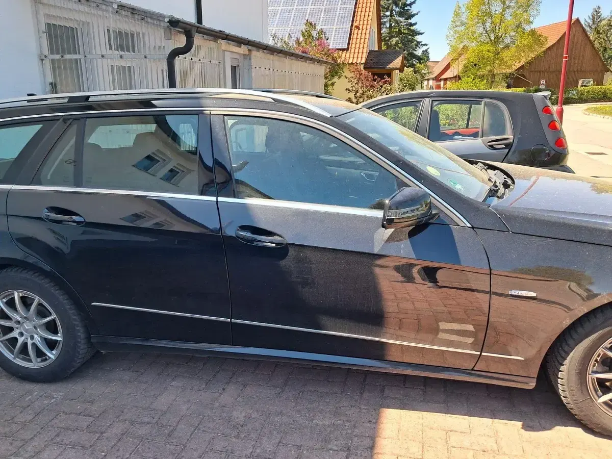 Gebraucht Mercedes E220 Avantgarde 170 PS (125 kW) 2011 Schwarz Kombi