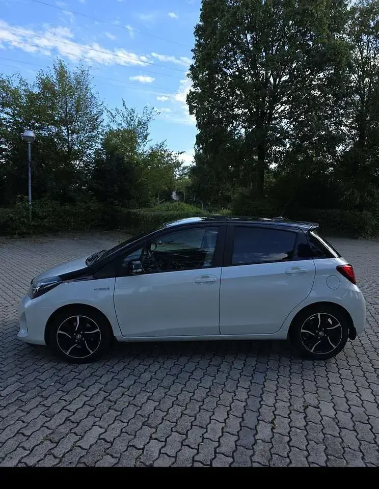 Gebraucht Toyota Yaris Hybrid Lounge 101 PS (74 kW) 2017 Kleinwagen