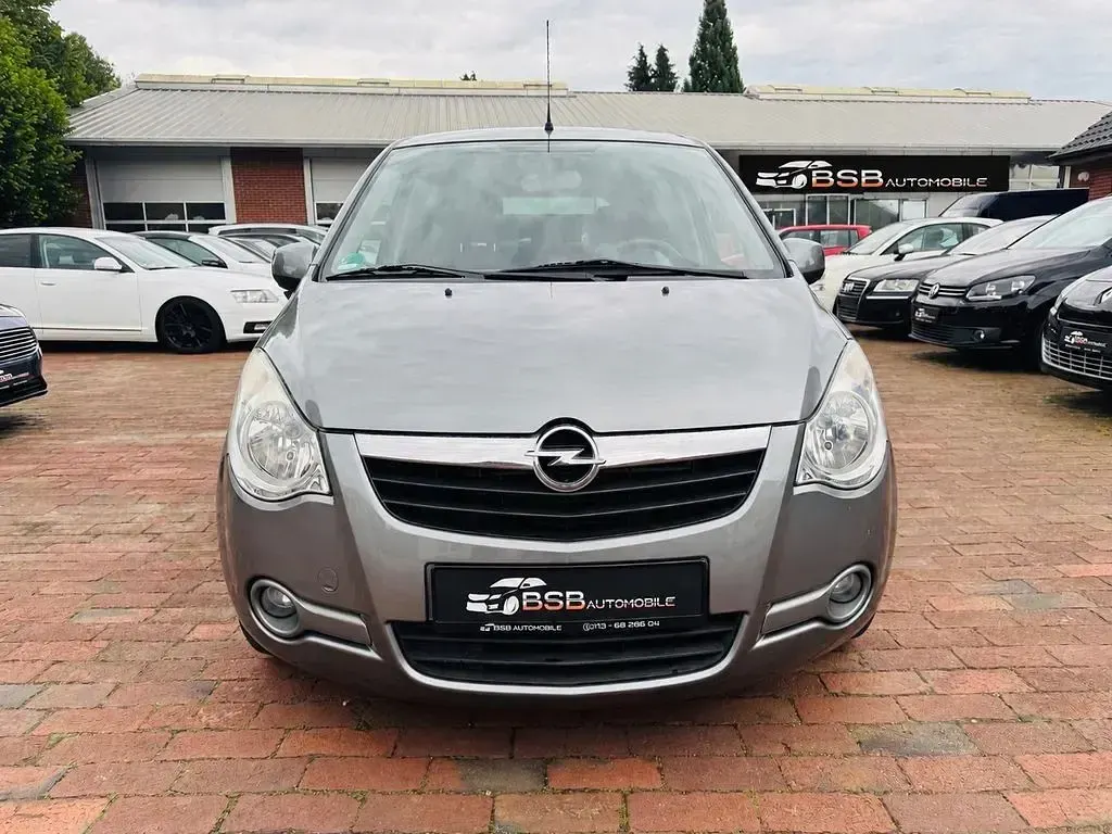 Gebraucht Opel Agila Edition 94 PS (69 kW) 2013 Grau Kleinwagen